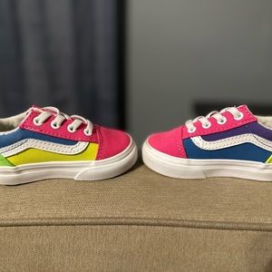 Like new nike shoes size 4